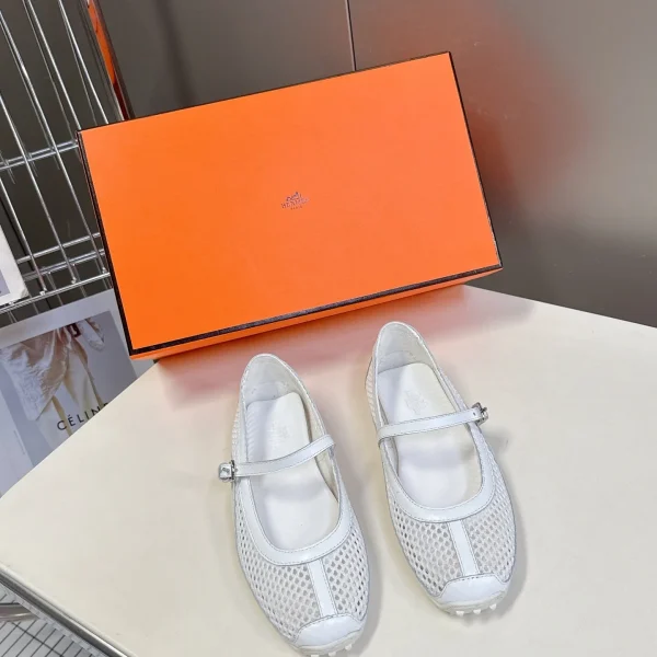 Ballerines Hermès coloris blanc résille cuir Mary Jane – pour femme — réplique