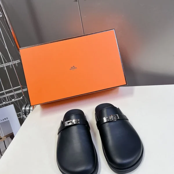 Mules Hermès coloris noir cuir – pour femme — réplique