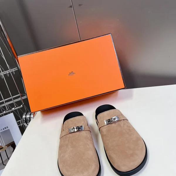 Chaussons Hermès coloris beige daim – pour femme — réplique