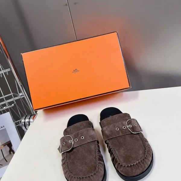 Mules Hermès coloris marron daim boucle – pour femme — réplique