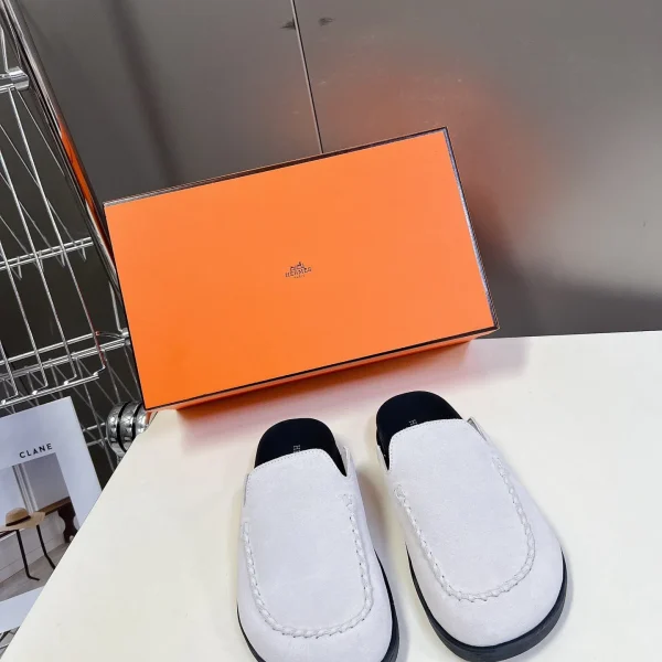 Chaussons Hermès coloris blanc daim – pour femme — réplique