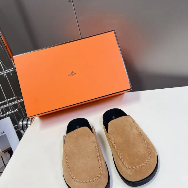 Mules Hermès coloris camel daim à enfiler – pour femme — réplique