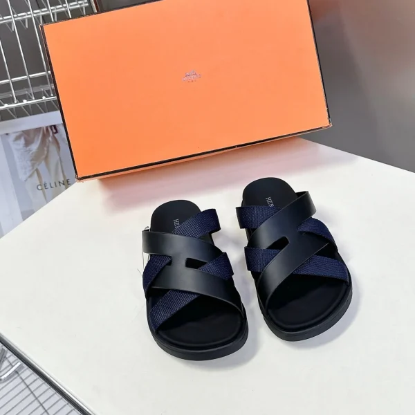 Sandales Hermès coloris bleu marine cuir et tissu – pour femme — réplique