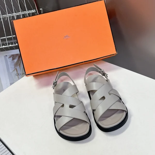 Sandales Hermès clair coloris gris cuir – pour femme — réplique