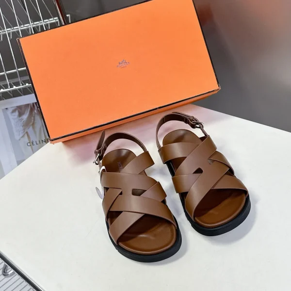 Sandales Hermès coloris marron cuir à brides – pour femme — réplique