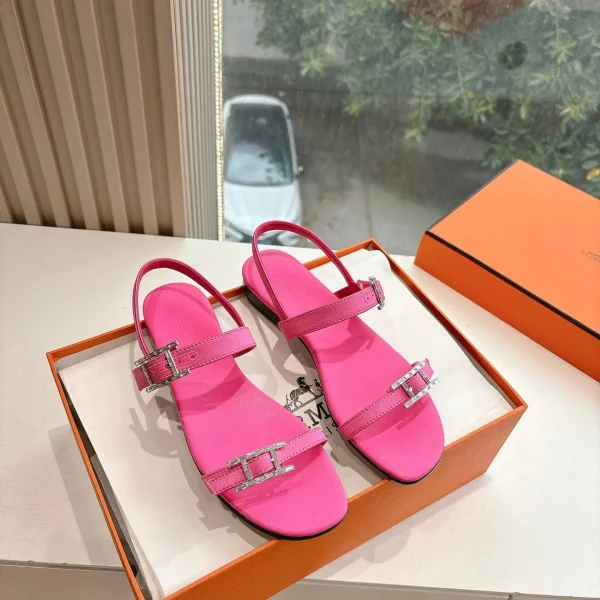 Sandales Hermès coloris rose cuir – pour femme — réplique