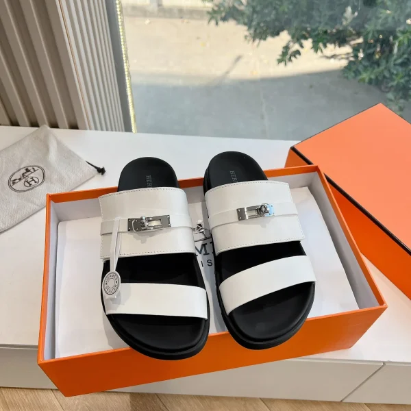 Sandales Hermès coloris blanc cuir brides plat – pour femme — réplique