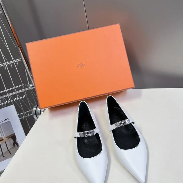 Ballerines Hermès coloris blanc cuir pointu Mary Jane – pour femme — réplique