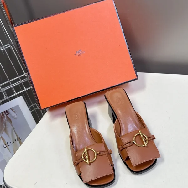 Chaussures à talon Hermès coloris marron cuir – pour femme — réplique