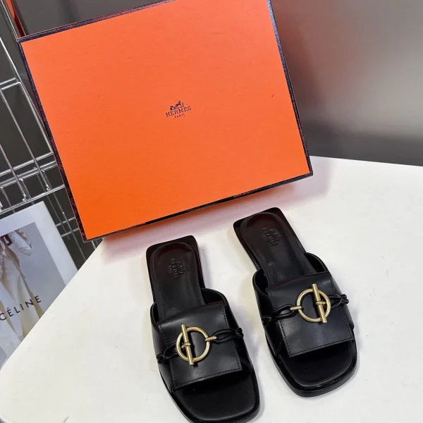 Chaussons Hermès coloris noir cuir – pour femme — réplique