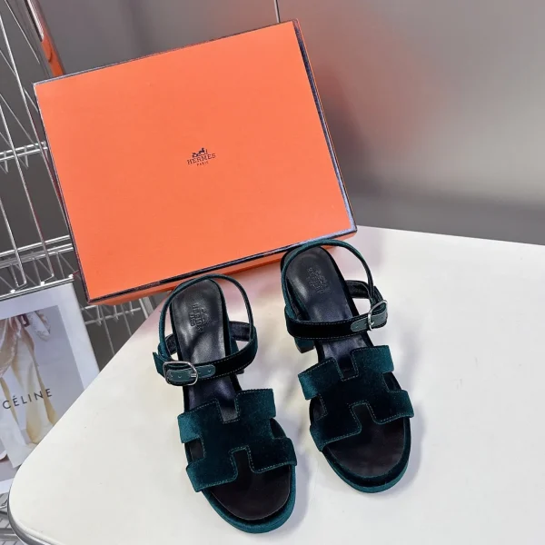 Sandales Hermès foncé coloris vert daim – pour femme — réplique