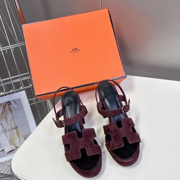 Chaussures à talon Hermès coloris bordeaux daim – pour femme — réplique