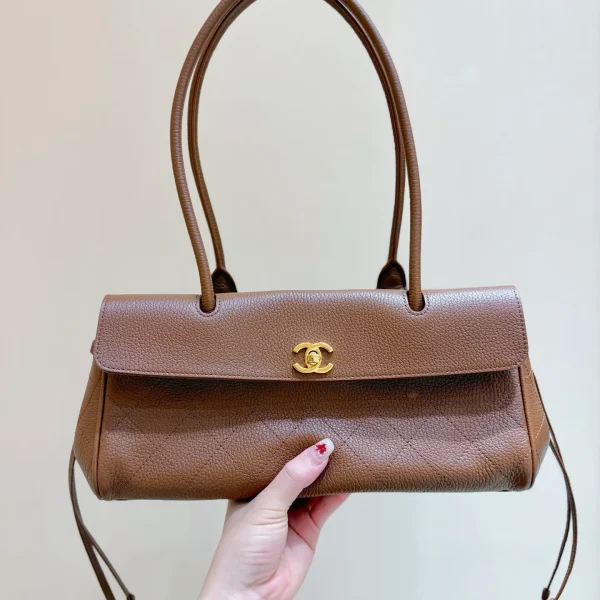 Cabas Chanel grainé cuir de veau cousu Urban Essentials petit format — réplique