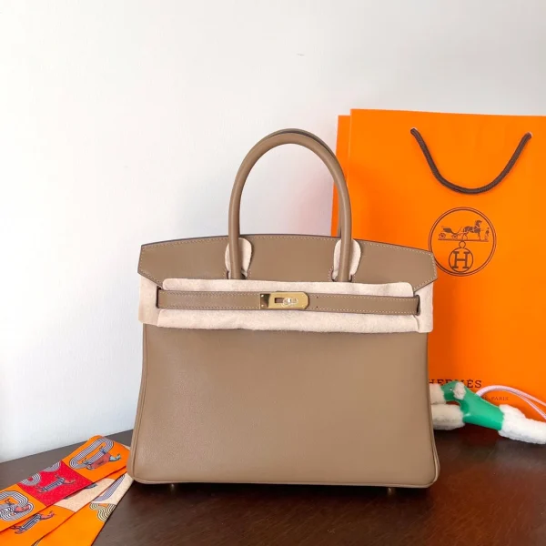 Modèle HN 30 CM coloris beige SWIFT cuir finitions dorées — réplique