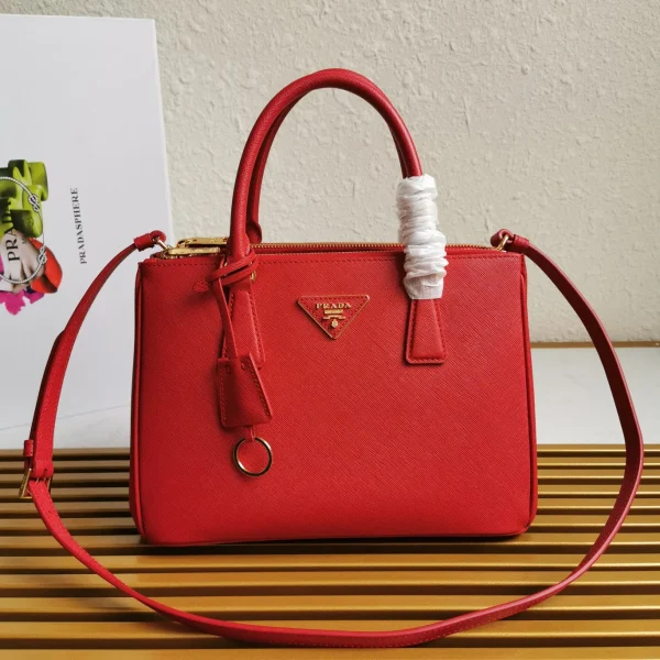 Modèle format moyen GALLERIA 28 coloris rouge SAFFIANO cuir — réplique