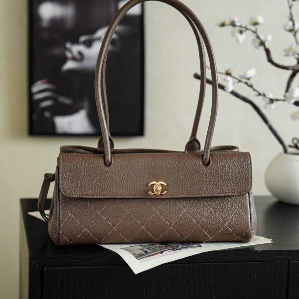 Chanel 26S East West cabas marron foncé — réplique