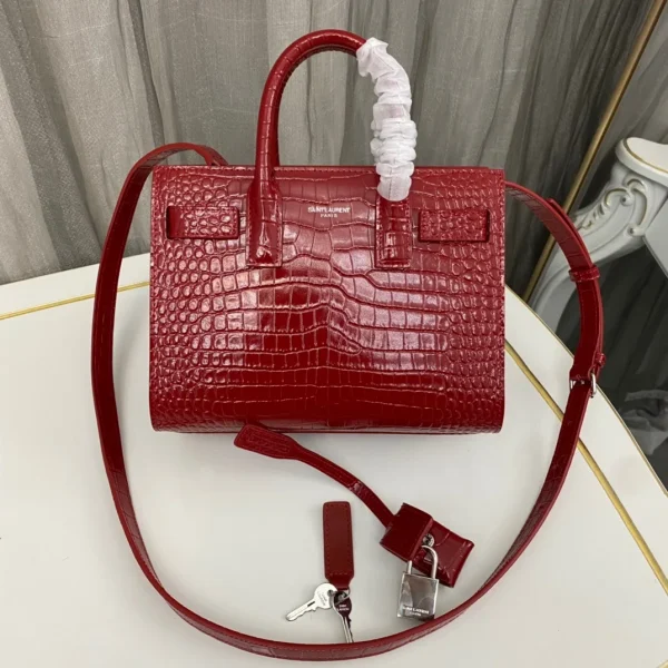 Cabas Saint Laurent Paris coloris rouge effet crocodile embossé cuir nano classique Sac De Jour — réplique