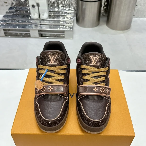 Baskets Louis Vuitton coloris marron cuir éclat bandoulière – pour femme — réplique