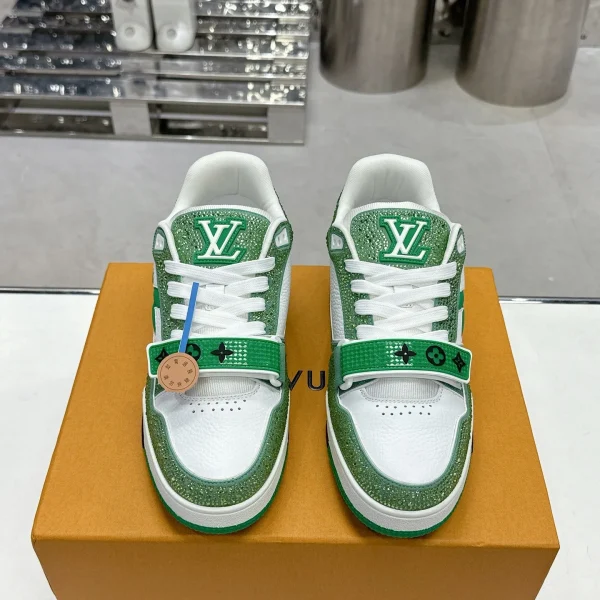 Baskets Louis Vuitton coloris vert coloris blanc cuir – pour femme — réplique