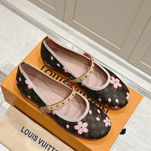 Ballerines Louis Vuitton coloris marron toile coloris rose floral à motif – pour femme — réplique