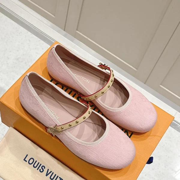 Chaussures à talon Louis Vuitton coloris rose tissu Mary Janes – pour femme — réplique
