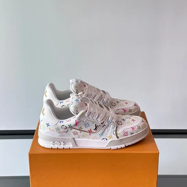 Baskets Louis Vuitton coloris blanc cuir coloris multicolore Monogram – pour homme — réplique
