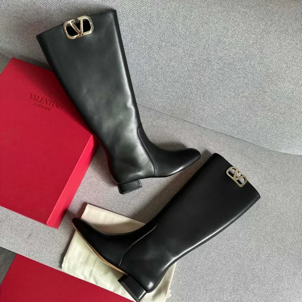 Bottes Valentino coloris noir cuir haut – pour femme — réplique