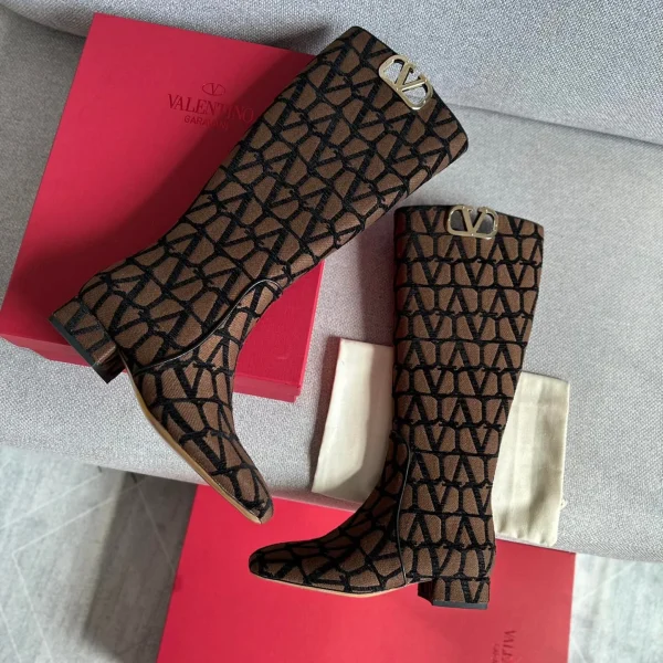Bottes Valentino coloris marron à motif tissu – pour femme — réplique