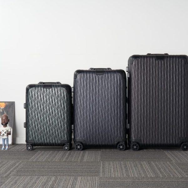 Rimowa x Dior Suitcase noir — réplique