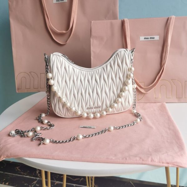 Miu Miu Matelassé Pearl blanc — réplique