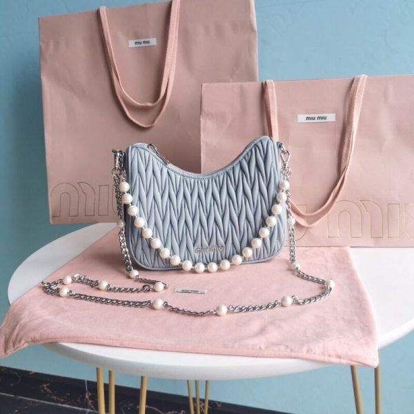 Miu Miu Matelassé Pearl bleu — réplique