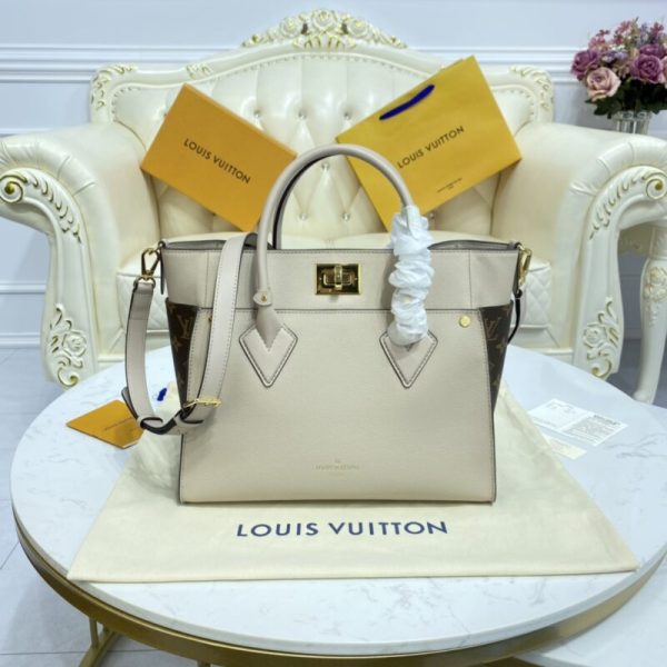 Louis Vuitton On My Side blanc — réplique