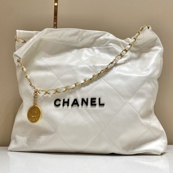 CHANEL 22 petit format Handbag blanc — réplique