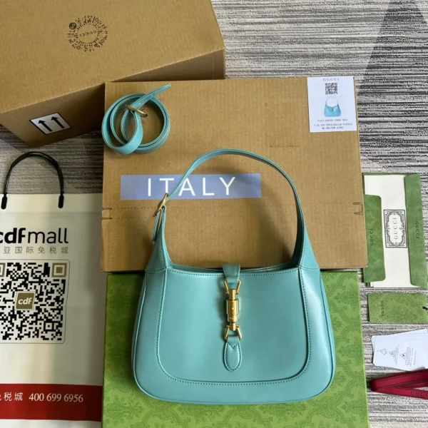 Sac porté épaule GG JACKIE petit format 28 en coloris bleu PASTEL cuir de veau — réplique