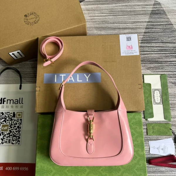 Sac porté épaule GG JACKIE petit format 28 en coloris rose PASTEL cuir de veau — réplique