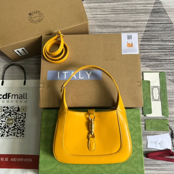 Sac porté épaule GG JACKIE petit format 28 en coloris jaune cuir de veau — réplique