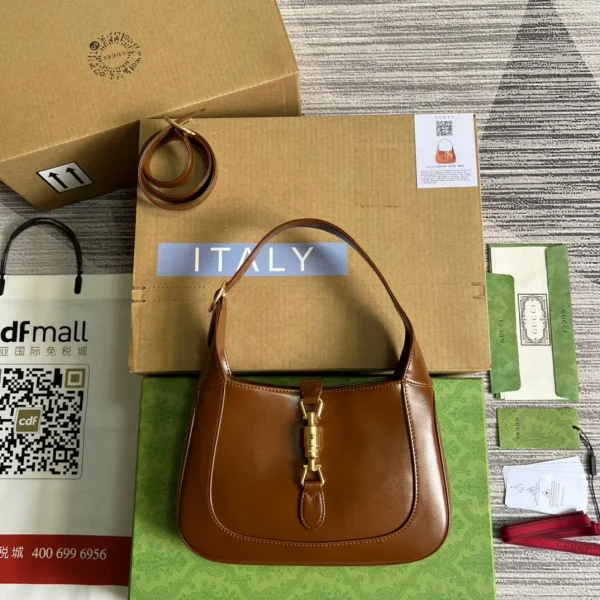 Sac porté épaule GG JACKIE petit format 28 en cannelle coloris marron cuir de veau — réplique