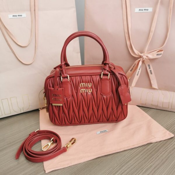 Miu Miu Arcadie moyen format rouge — réplique