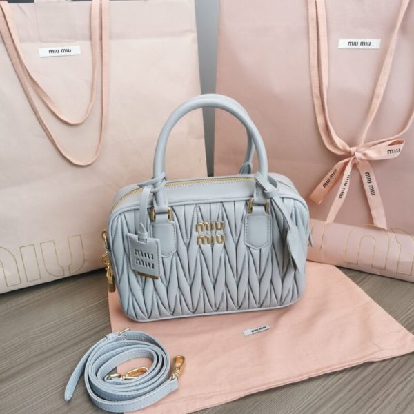Miu Miu Arcadie moyen format bleu ciel — réplique