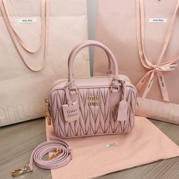 Miu Miu Arcadie moyen format rose — réplique