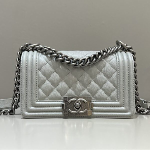 CHANEL Le Boy gris argenté — réplique