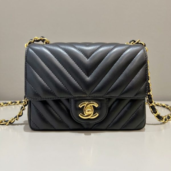 CHANEL Flap V 17cm — réplique