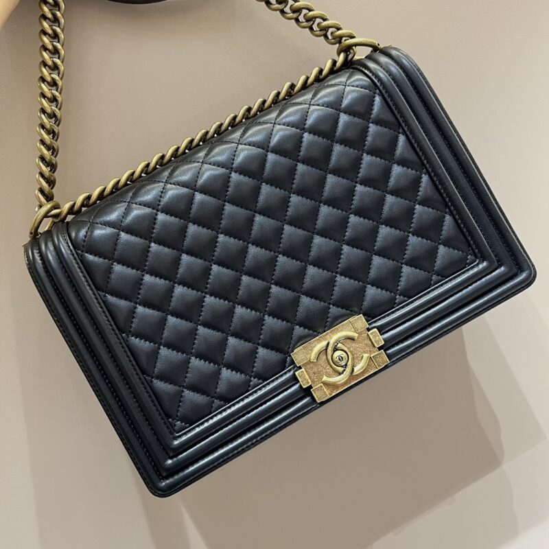 CHANEL Le Boy grand format noir — réplique