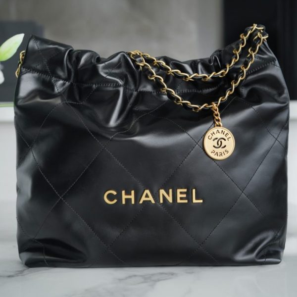 CHANEL 22 petit format Handbag noir — réplique