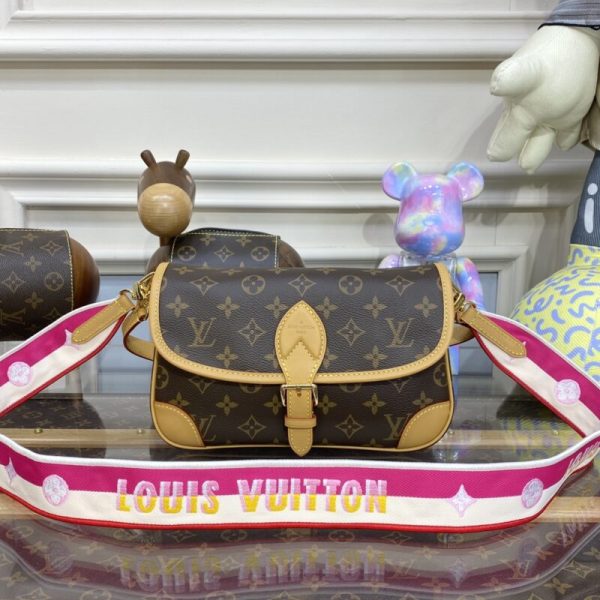 Louis Vuitton Nano Diane Satchel rose Strap — réplique