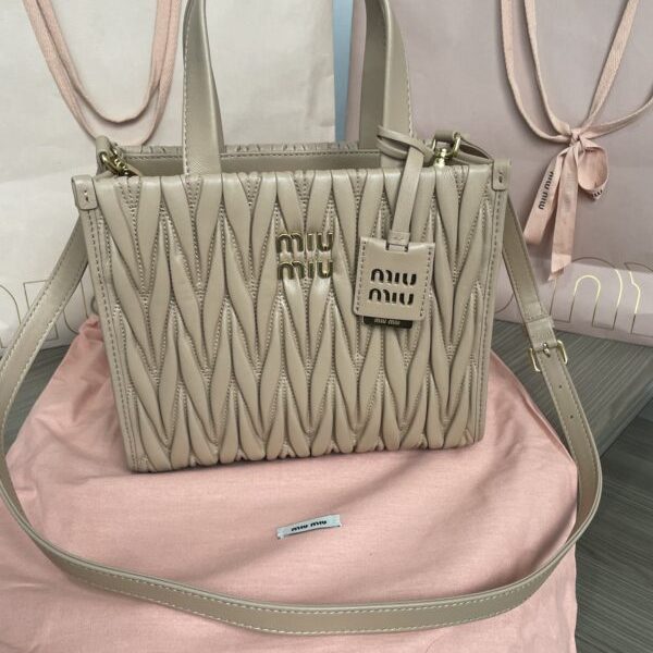 Miu Miu Matelassé cabas Beige — réplique