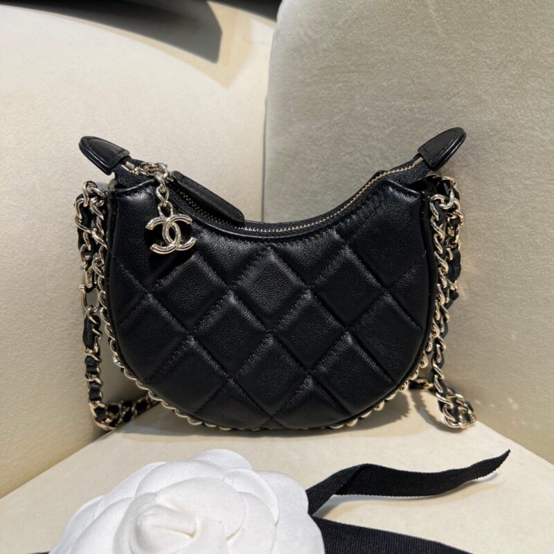 CHANEL 23P Chain Around Crescent Hobo — réplique