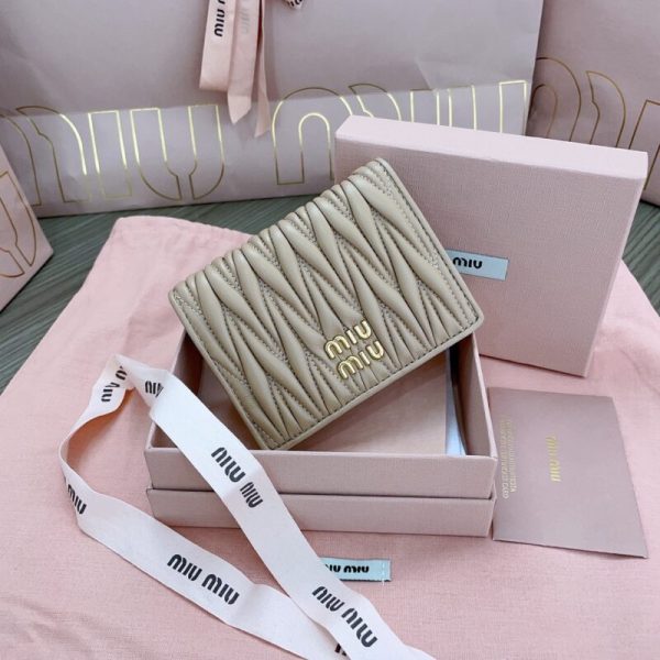 Miu Miu Pocket portefeuille Beige — réplique
