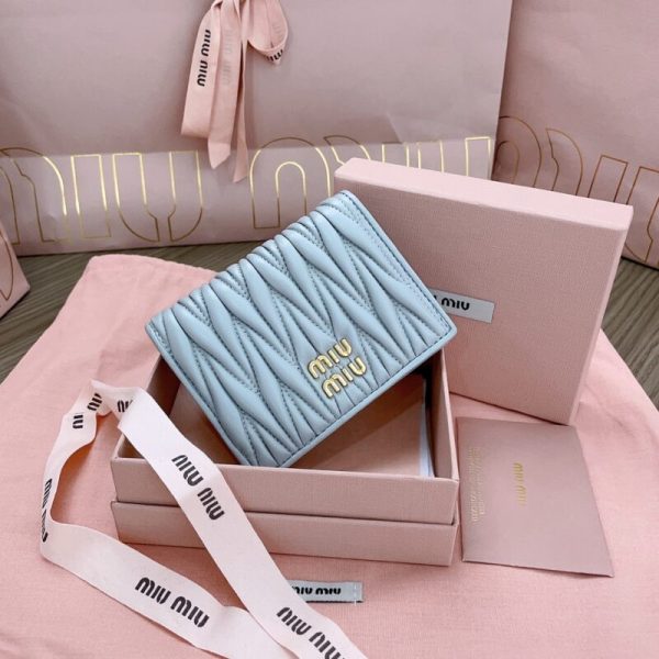 Miu Miu Pocket portefeuille bleu clair — réplique