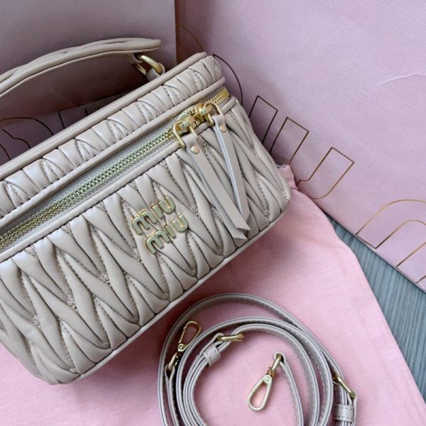 Miu Miu Cosmetic sac Beige — réplique